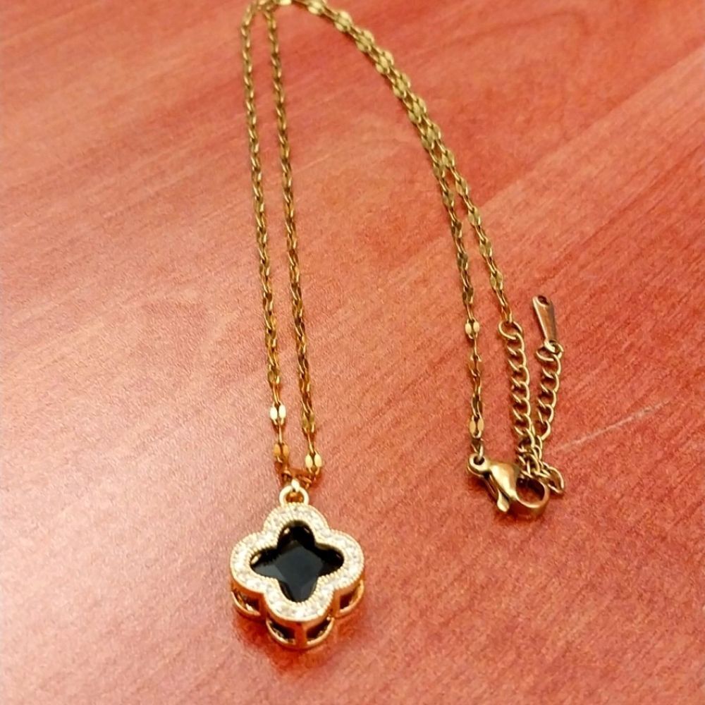 18" Clover Necklace